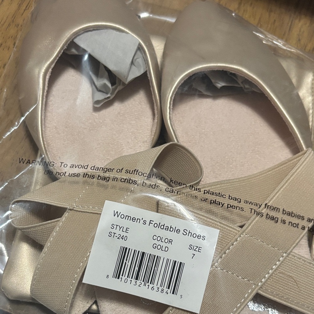 Gold Pointed Foldable Flats with Matching Clutch - Picture 4 of 4